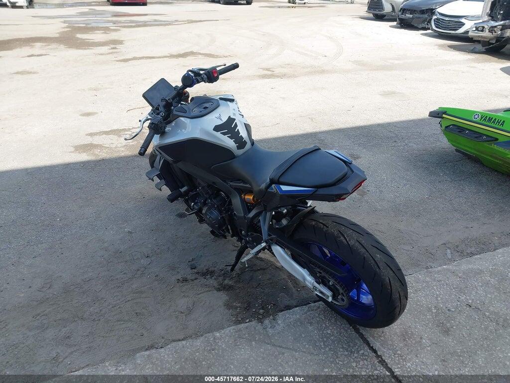 JYARN95E3SA001282 2025 YAMAHA MT09 photo no. 3