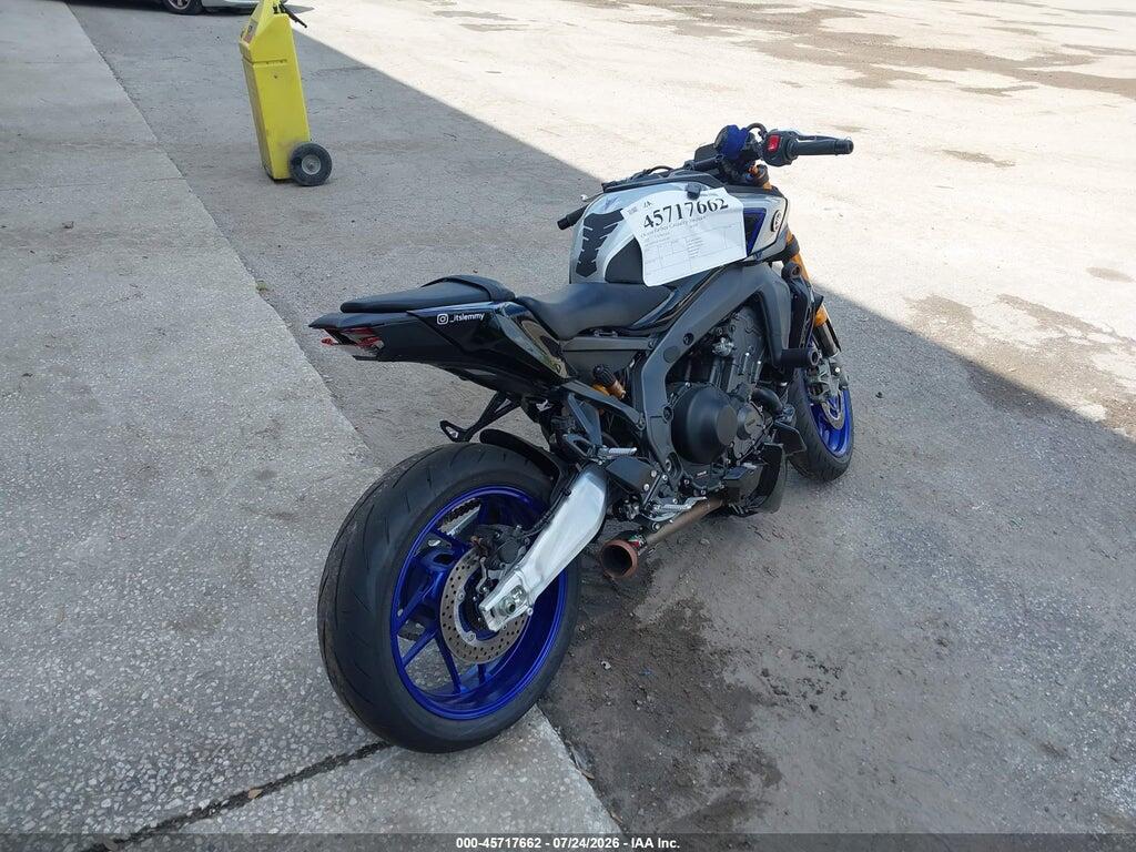 JYARN95E3SA001282 2025 YAMAHA MT09 photo no. 4