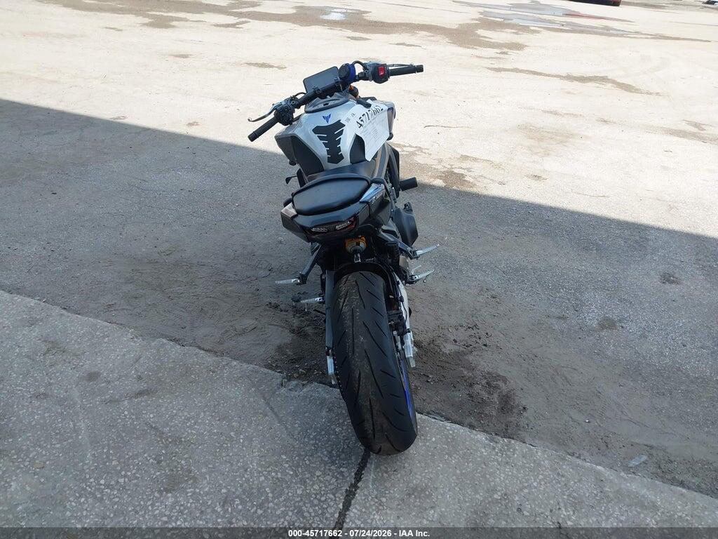 JYARN95E3SA001282 2025 YAMAHA MT09 photo no. 6