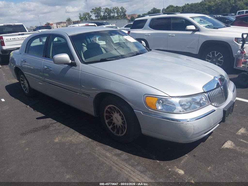 1LNHM82W2YY790983 2000 LINCOLN TOWN CAR photo no. 1