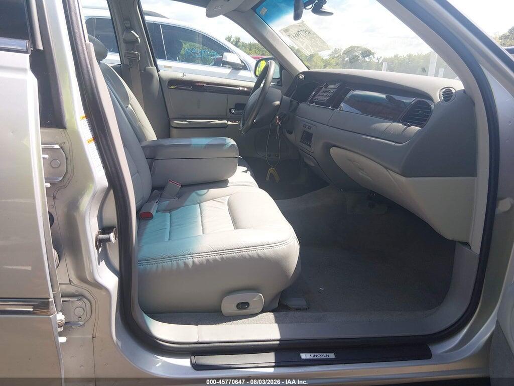 1LNHM82W2YY790983 2000 LINCOLN TOWN CAR photo no. 5