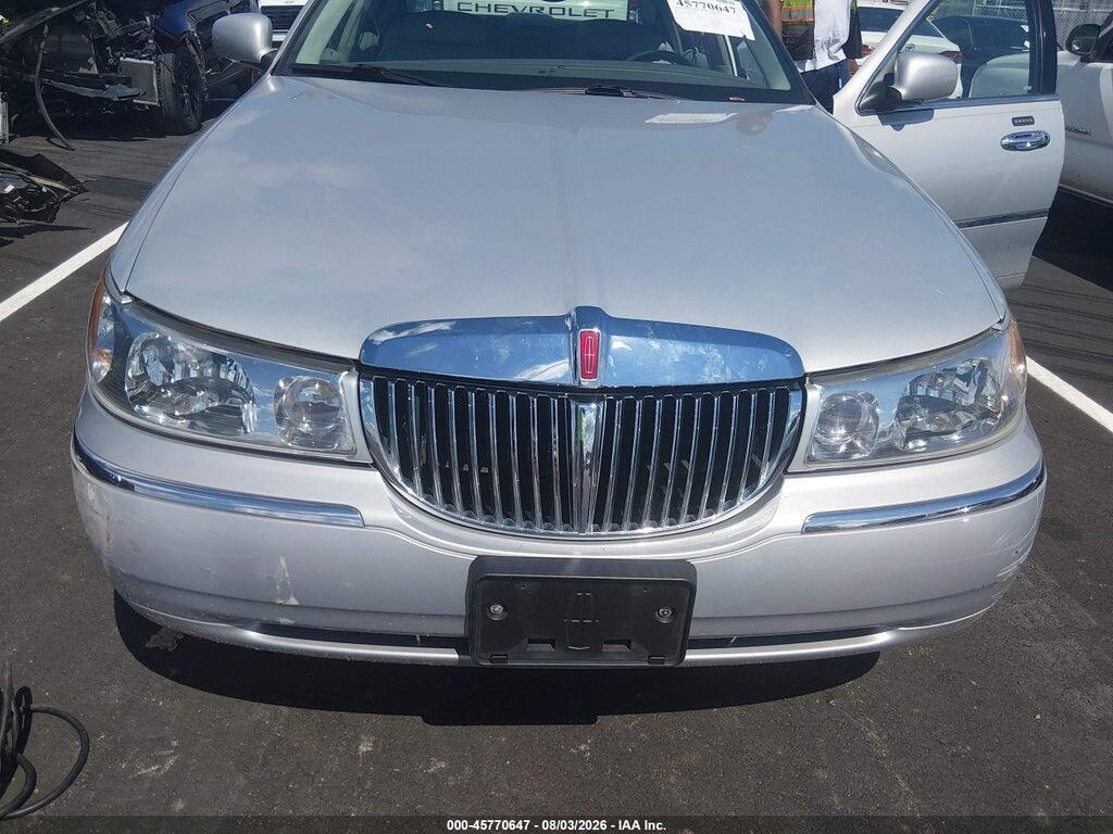 1LNHM82W2YY790983 2000 LINCOLN TOWN CAR photo no. 6