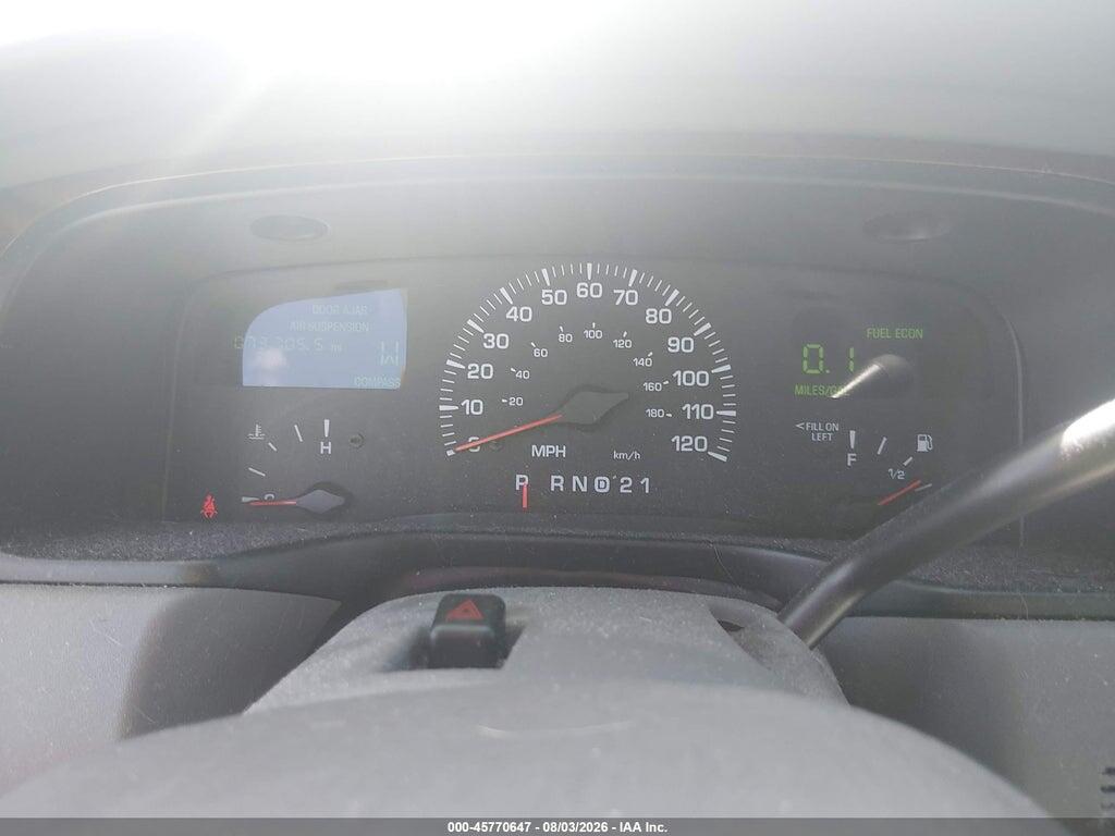 1LNHM82W2YY790983 2000 LINCOLN TOWN CAR photo no. 7