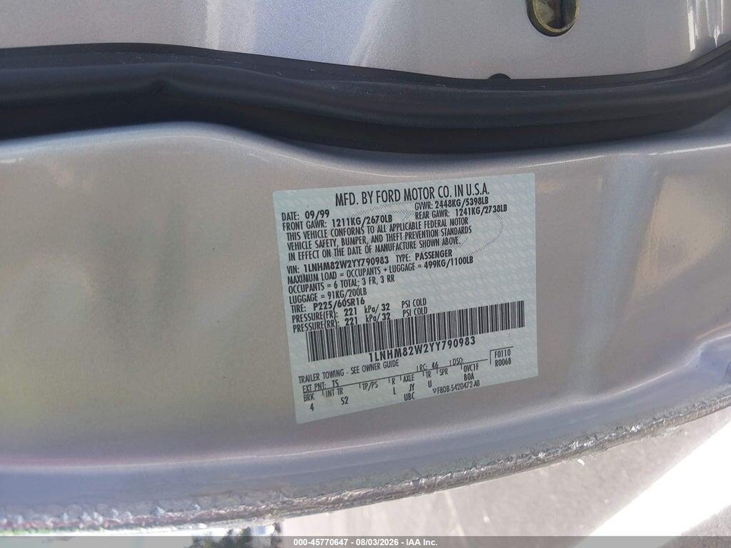 1LNHM82W2YY790983 2000 LINCOLN TOWN CAR photo no. 9