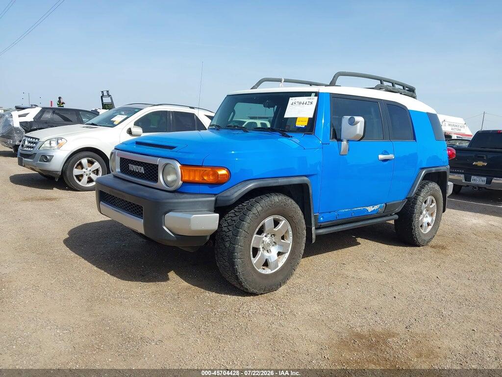 JTEZU11F570018178 2007 TOYOTA FJ CRUISER photo no. 2