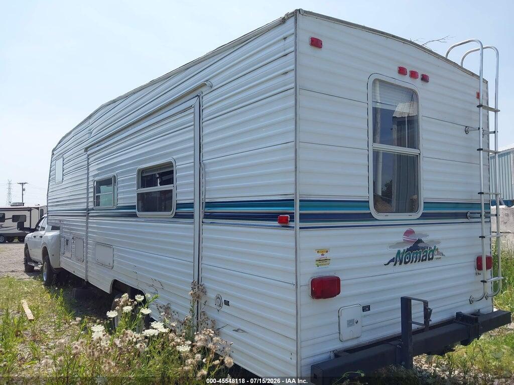 1SN300P202F001842 2002 NOMAD 5TH WHEEL photo no. 3