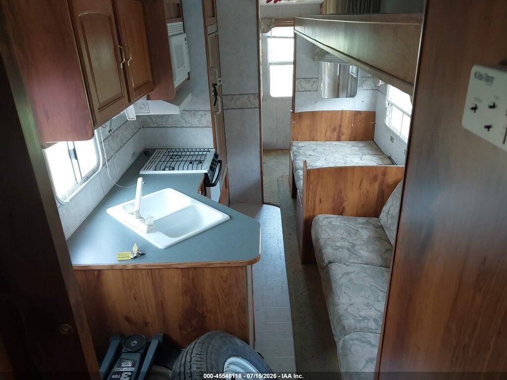 1SN300P202F001842 2002 NOMAD 5TH WHEEL photo no. 4