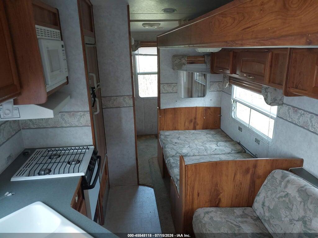 1SN300P202F001842 2002 NOMAD 5TH WHEEL photo no. 5