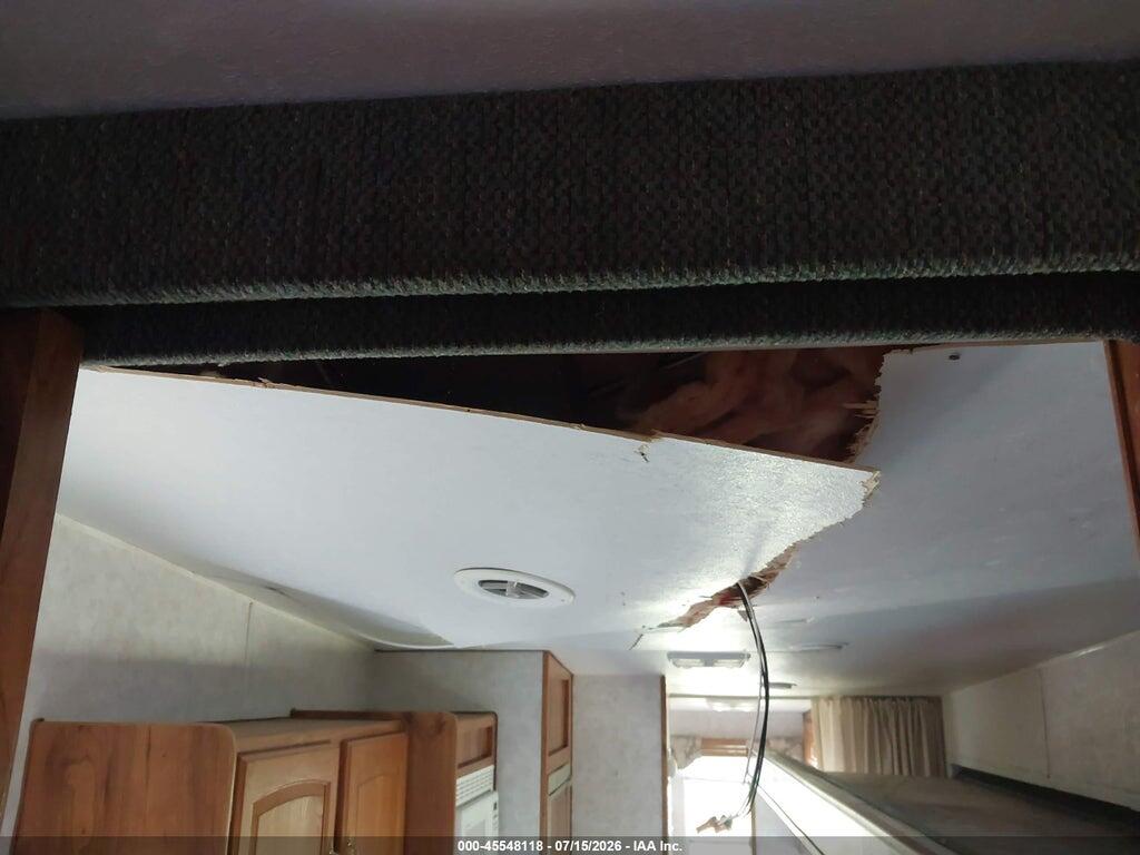 1SN300P202F001842 2002 NOMAD 5TH WHEEL photo no. 6