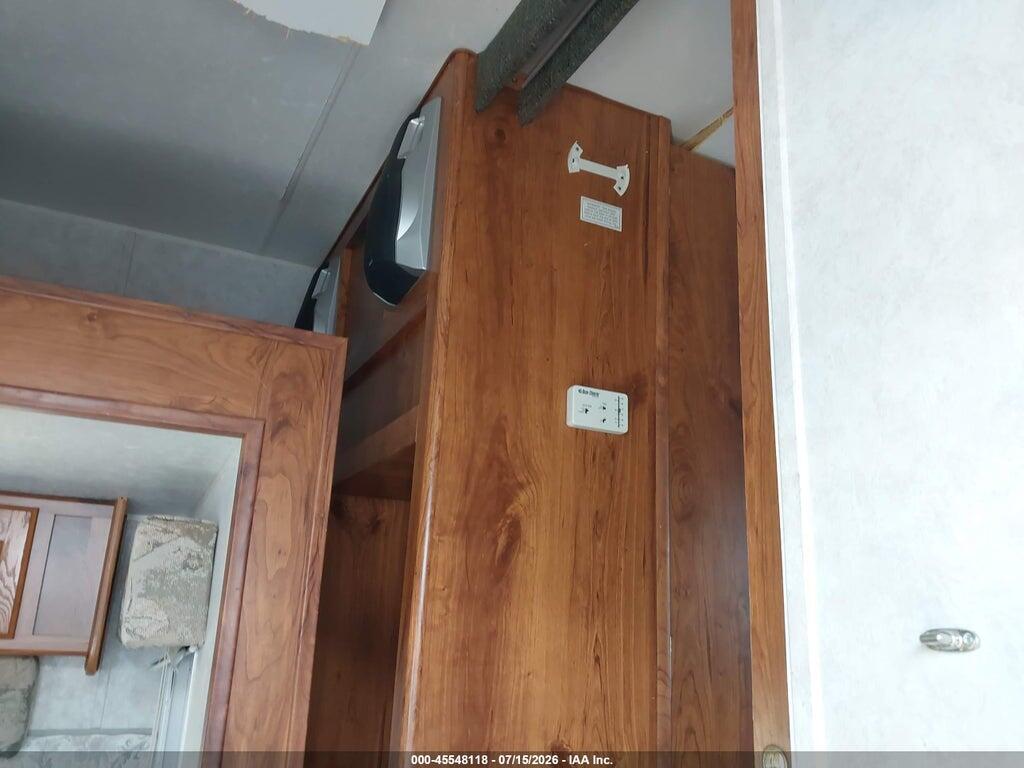 1SN300P202F001842 2002 NOMAD 5TH WHEEL photo no. 7