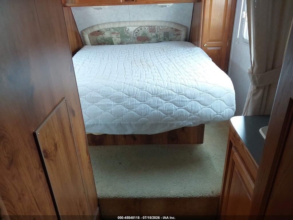 1SN300P202F001842 2002 NOMAD 5TH WHEEL photo no. 8