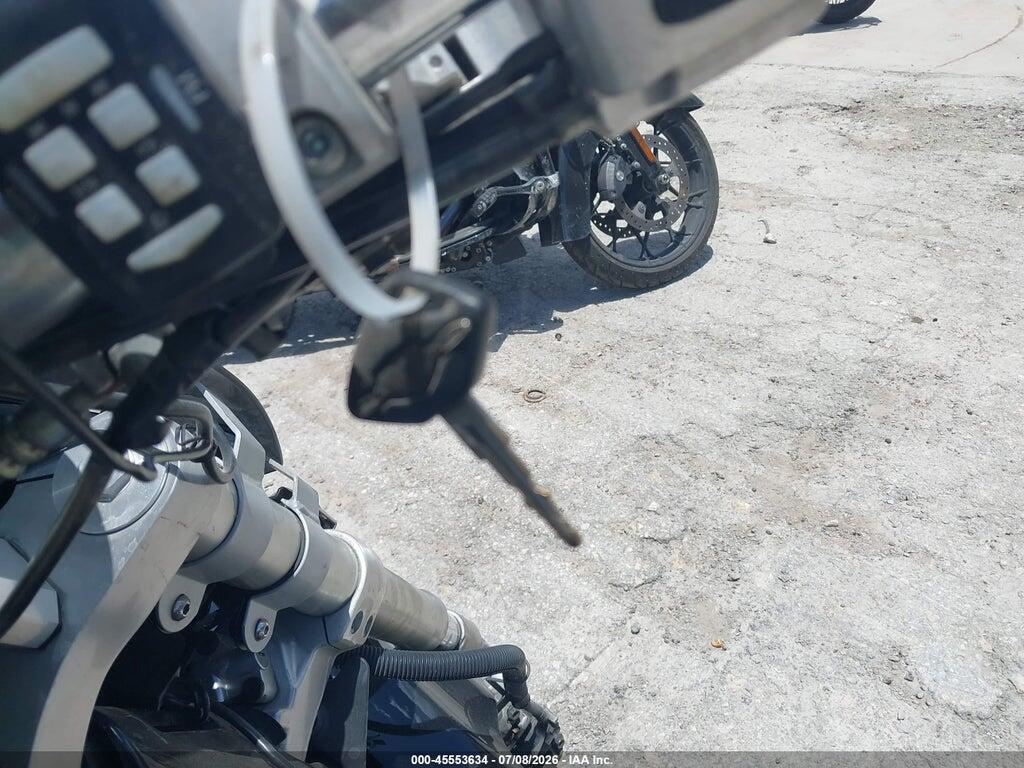 JS1VY53A982101726 2008 SUZUKI VZR1800 photo no. 11
