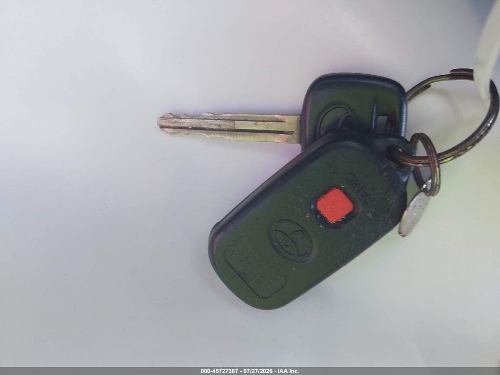 2T1KR32E03C157739 2003 TOYOTA MATRIX photo no. 11