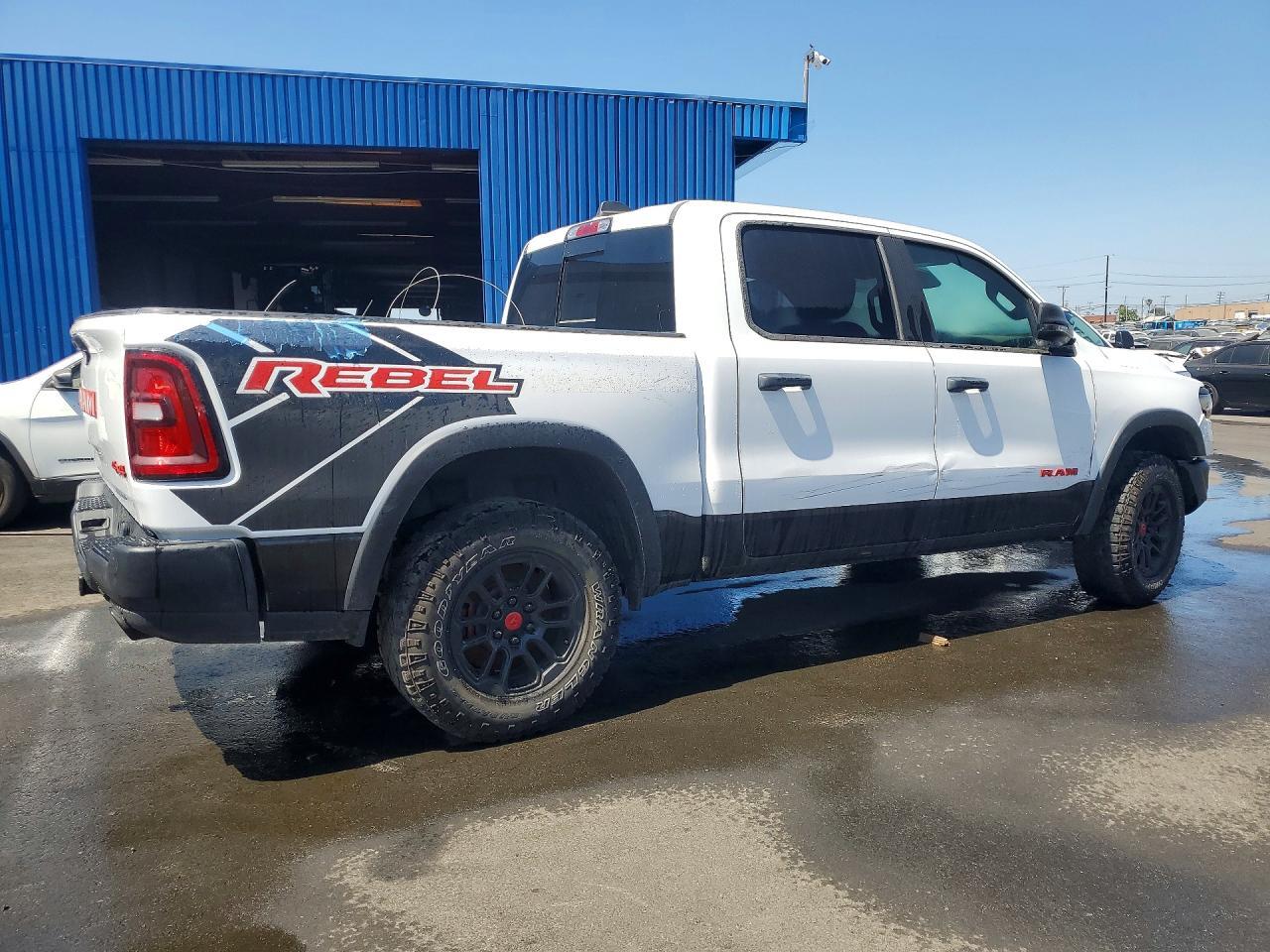 2025 RAM 1500 REBEL — Фото 3 из 12