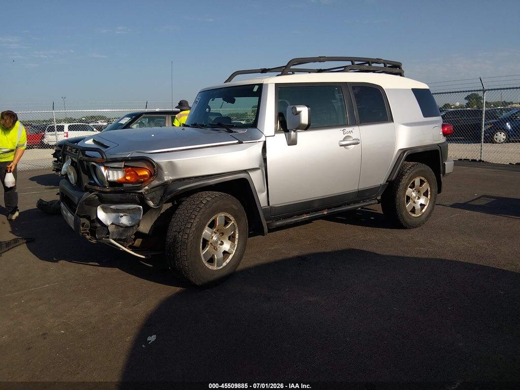 JTEBU11FX8K052513 2008 TOYOTA FJ CRUISER photo no. 2