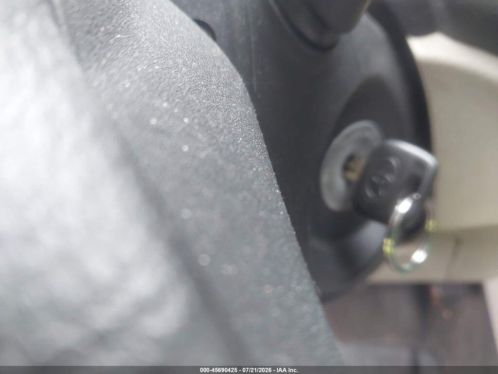 JTDBT923284013171 2008 TOYOTA YARIS photo no. 11
