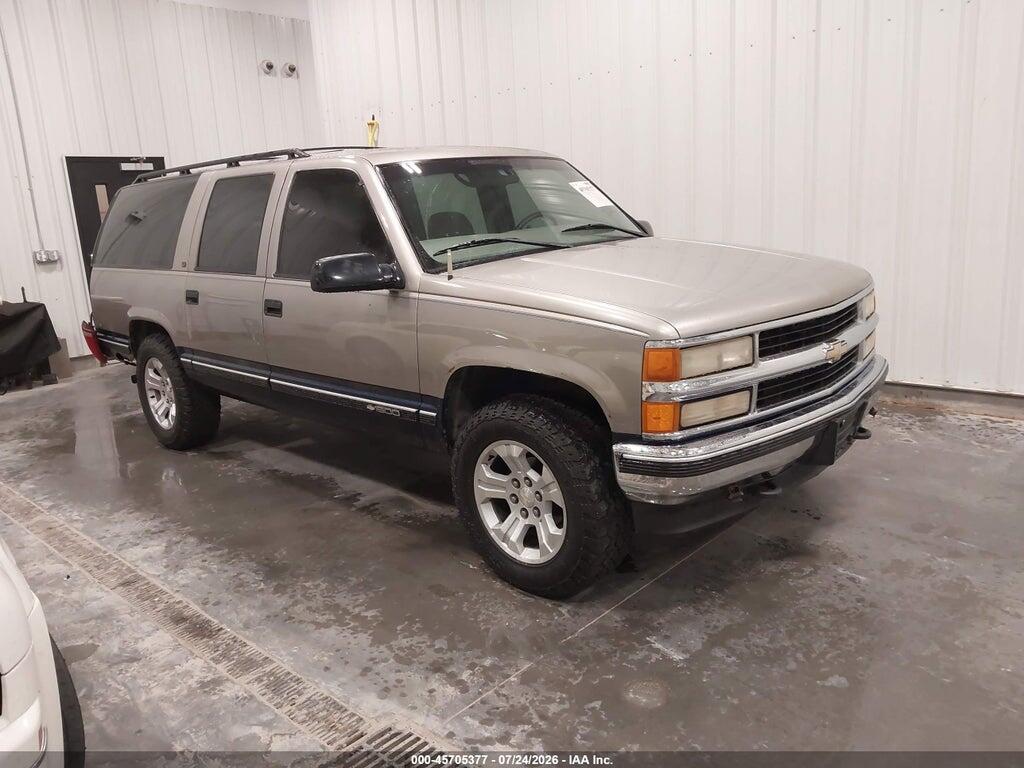 1GNFK16R2WJ320995 1998 CHEVROLET SUBURBAN 1500 photo no. 1