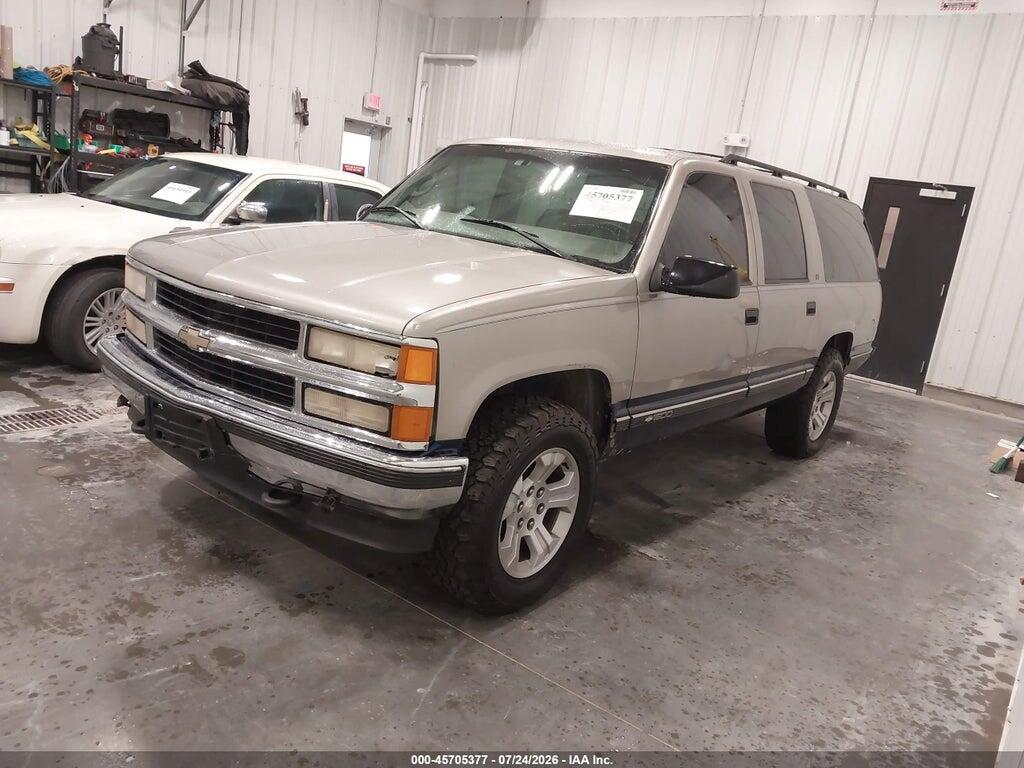 1GNFK16R2WJ320995 1998 CHEVROLET SUBURBAN 1500 photo no. 2