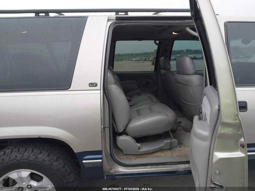 1GNFK16R2WJ320995 1998 CHEVROLET SUBURBAN 1500 photo no. 8