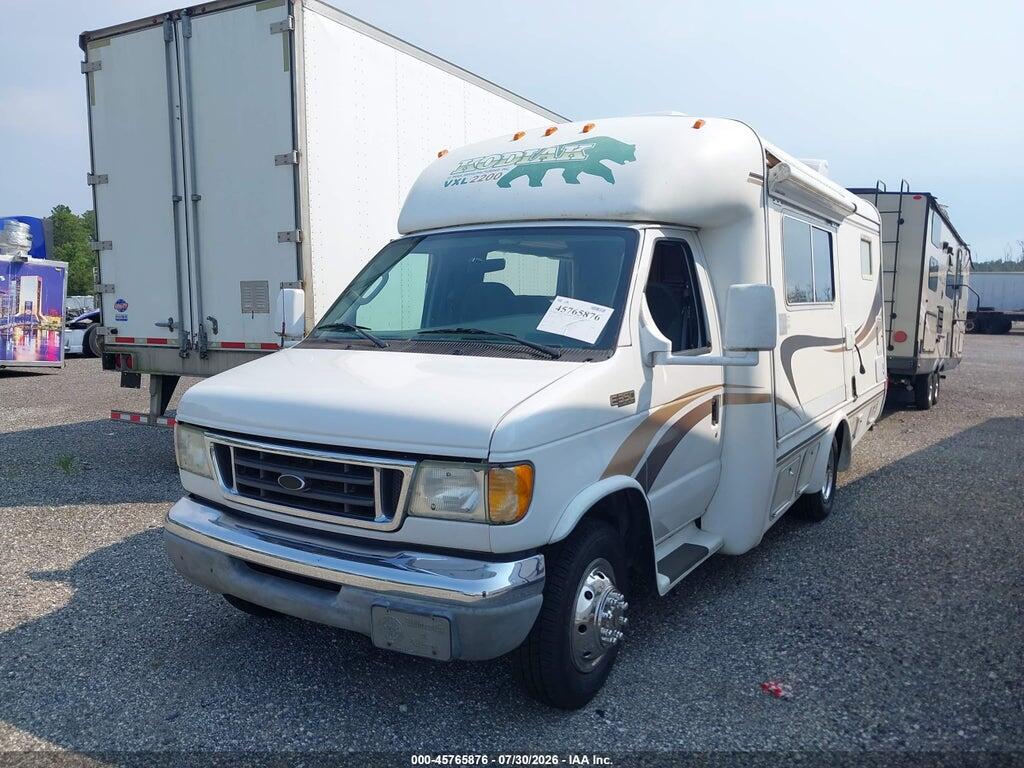 1FDWE35S83HA55921 2003 FORD E-350 CUTAWAY photo no. 2