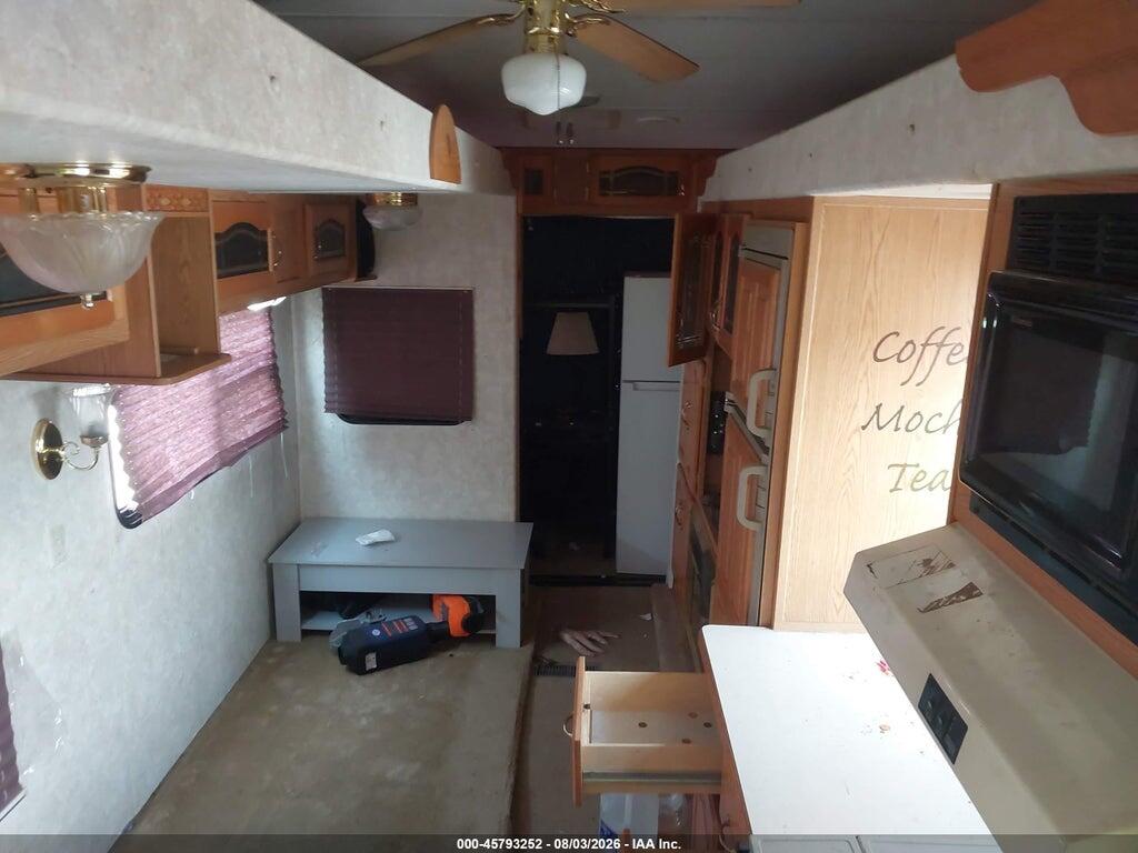4YDF3672434502502 2003 KEYSTONE MONTANA photo no. 8