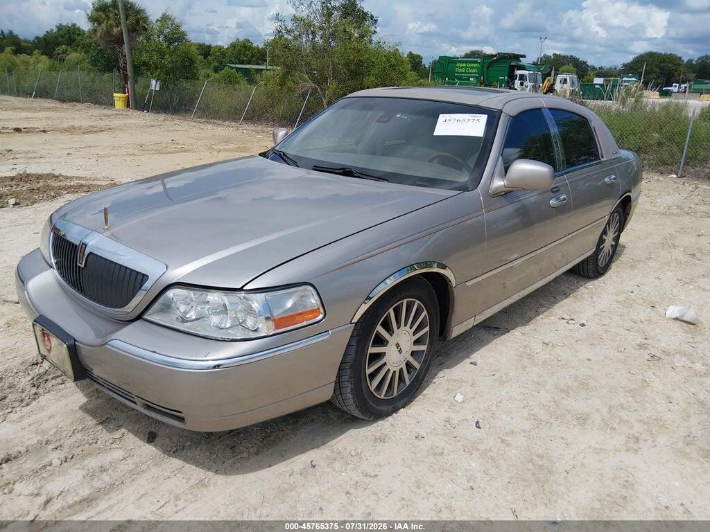 1LNHM82W83Y672185 2003 LINCOLN TOWN CAR photo no. 2