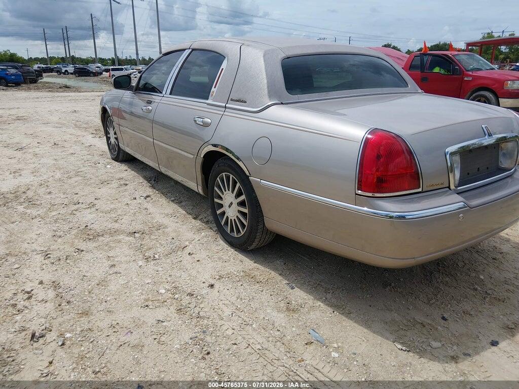 1LNHM82W83Y672185 2003 LINCOLN TOWN CAR photo no. 3