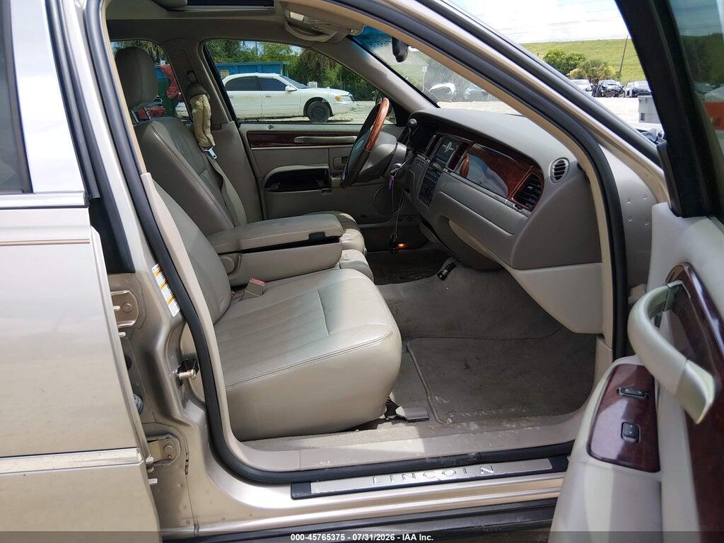1LNHM82W83Y672185 2003 LINCOLN TOWN CAR photo no. 5