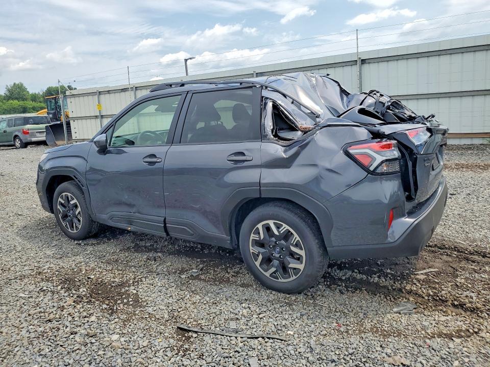 2025 SUBARU FORESTER PREMIUM — Фото 2 из 12