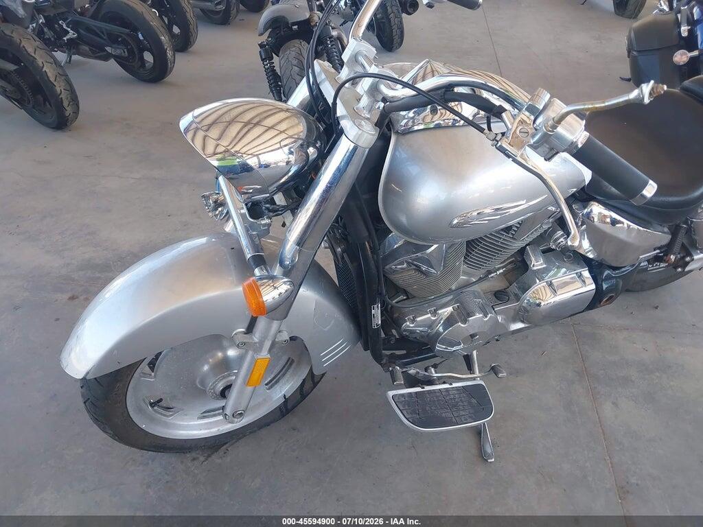 1HFSC52626A307547 2006 HONDA VTX1300 photo no. 2