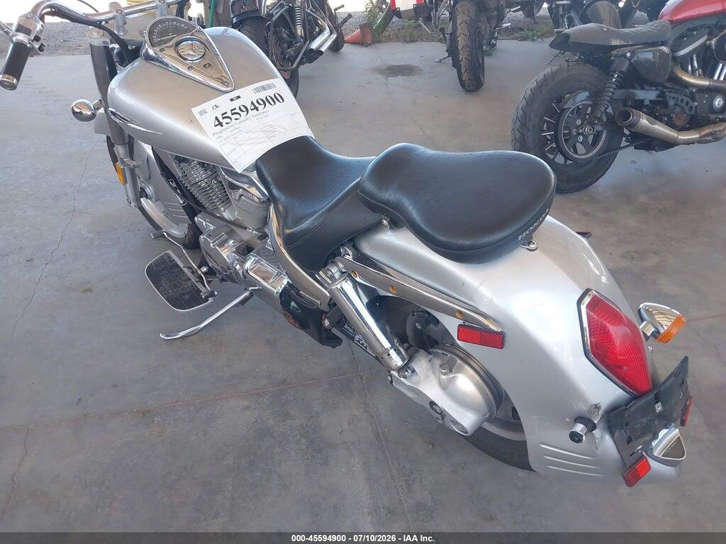 1HFSC52626A307547 2006 HONDA VTX1300 photo no. 3