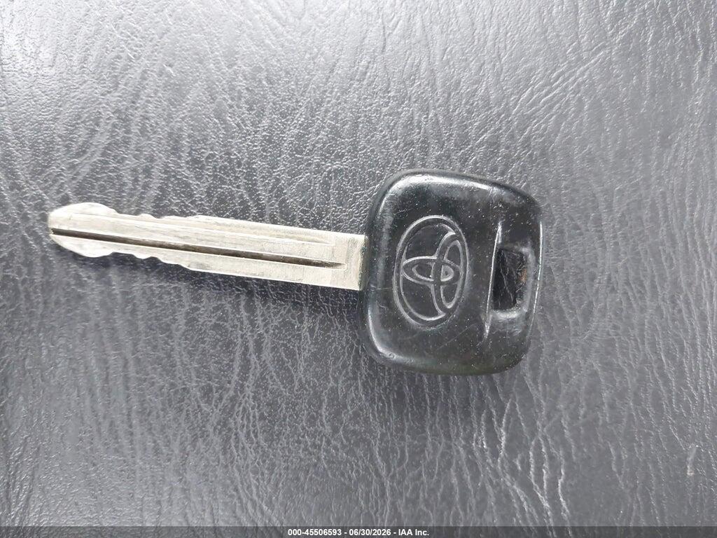 2T1KR32E33C113203 2003 TOYOTA MATRIX photo no. 11