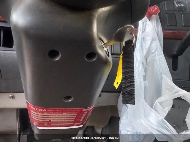 4V4NC9EJ69N285472 2009 VOLVO VN photo no. 11