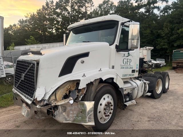 4V4NC9EJ69N285472 2009 VOLVO VN photo no. 2