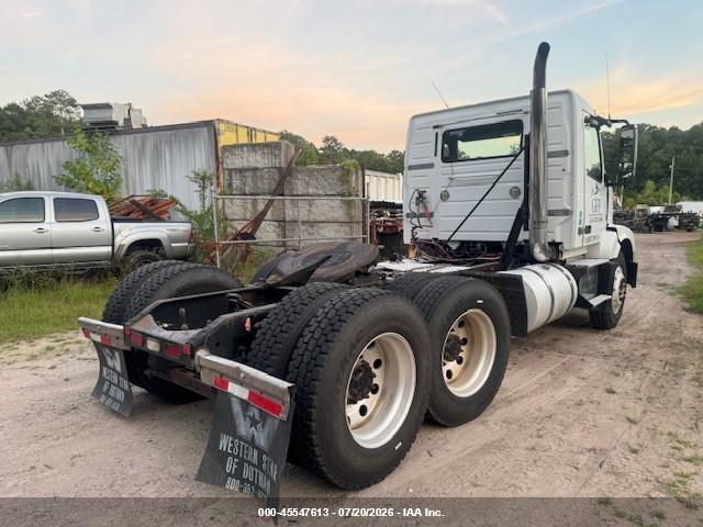 4V4NC9EJ69N285472 2009 VOLVO VN photo no. 4