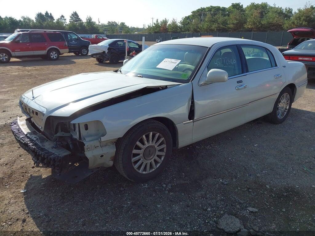 1LNHM82VX6Y630158 2006 LINCOLN TOWN CAR photo no. 2