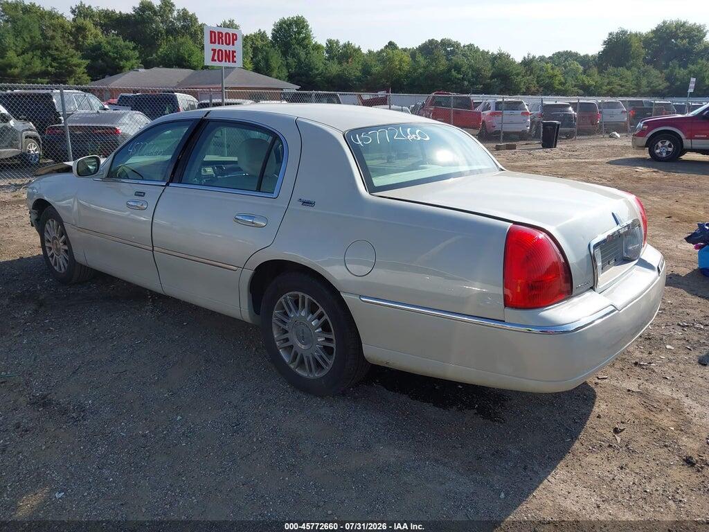 1LNHM82VX6Y630158 2006 LINCOLN TOWN CAR photo no. 3