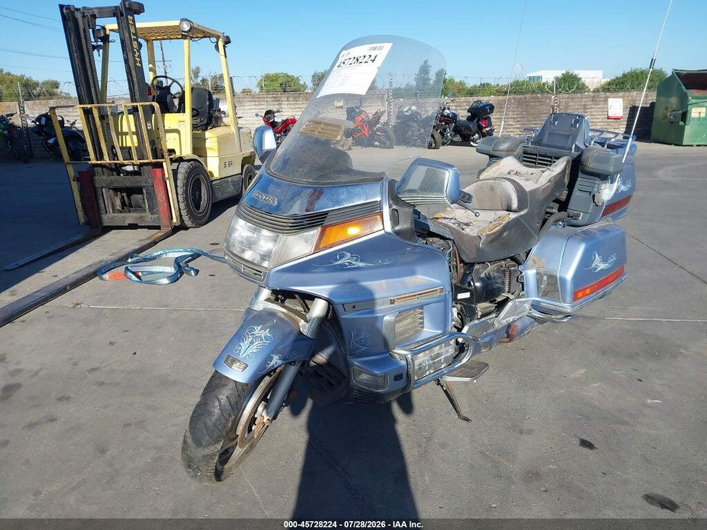 1HFSC2213LA200165 1990 HONDA GL1500 photo no. 2