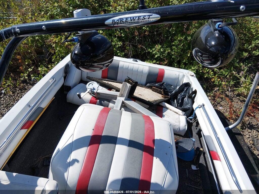 00000BWYMX075D090 1990 BLUE WATER PRO AM SKIER BOAT photo no. 8