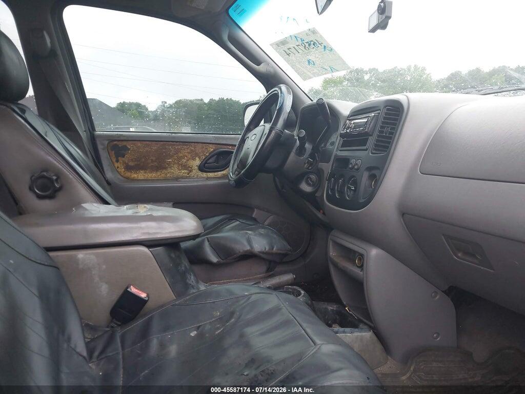 1FMCU04152KB24465 2002 FORD ESCAPE photo no. 5