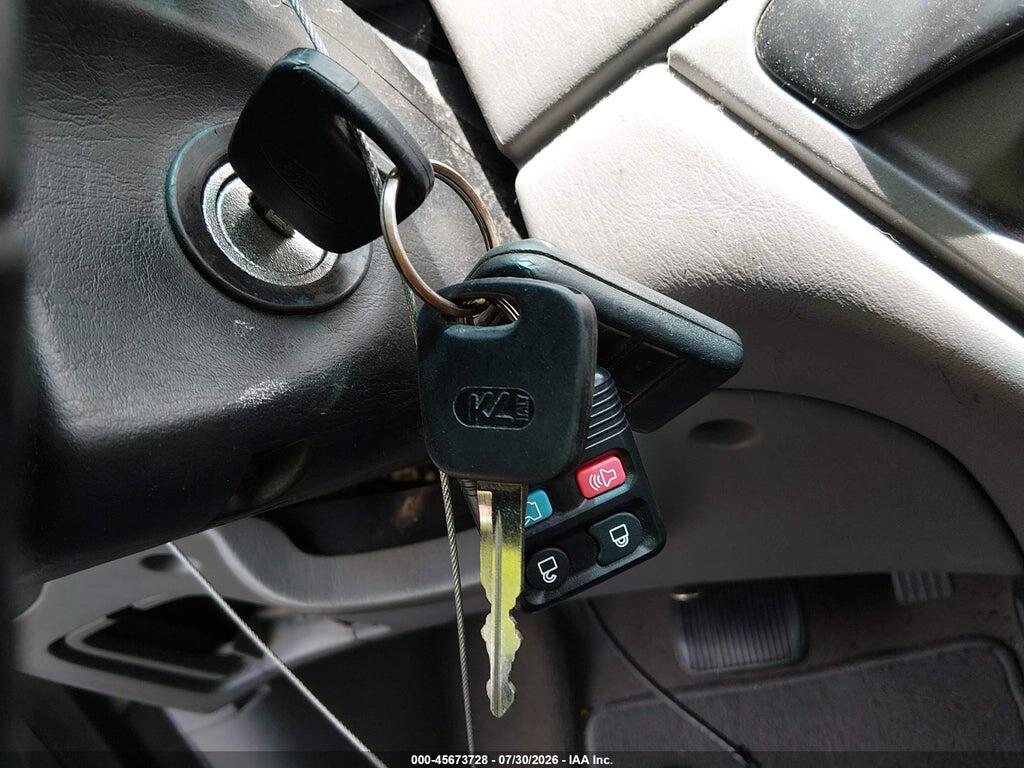 3FAFP31352R116643 2002 FORD FOCUS photo no. 11