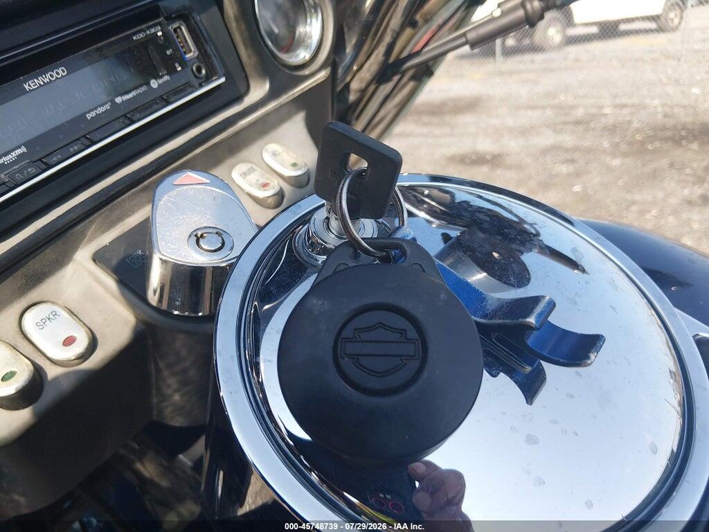1HD1FCW144Y627441 2004 HARLEY-DAVIDSON FLHTCUI photo no. 11