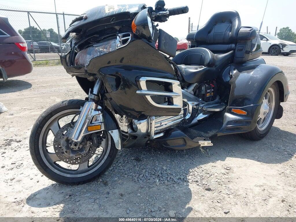 1HFSC47034A304684 2004 HONDA GL1800 photo no. 2