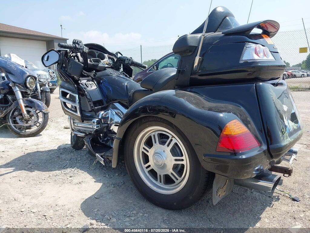 1HFSC47034A304684 2004 HONDA GL1800 photo no. 3
