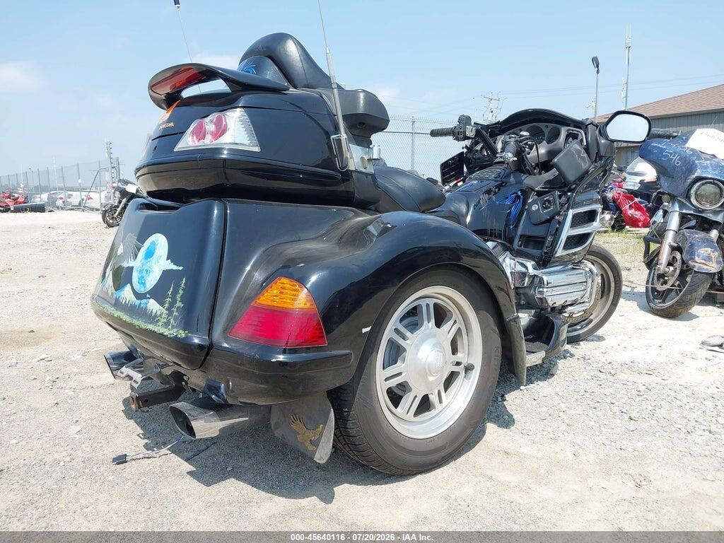 1HFSC47034A304684 2004 HONDA GL1800 photo no. 4