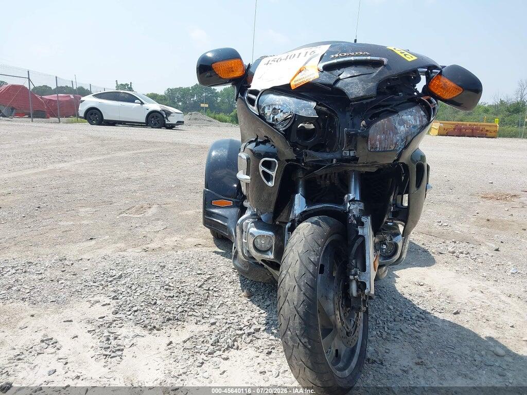 1HFSC47034A304684 2004 HONDA GL1800 photo no. 5