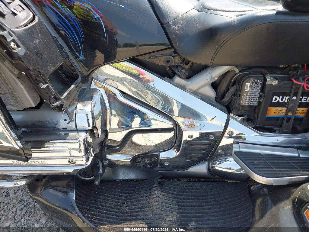 1HFSC47034A304684 2004 HONDA GL1800 photo no. 9