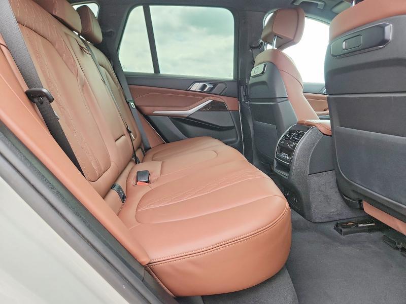 2025 BMW X5 XDRIVE50E — Фото 11 из 13