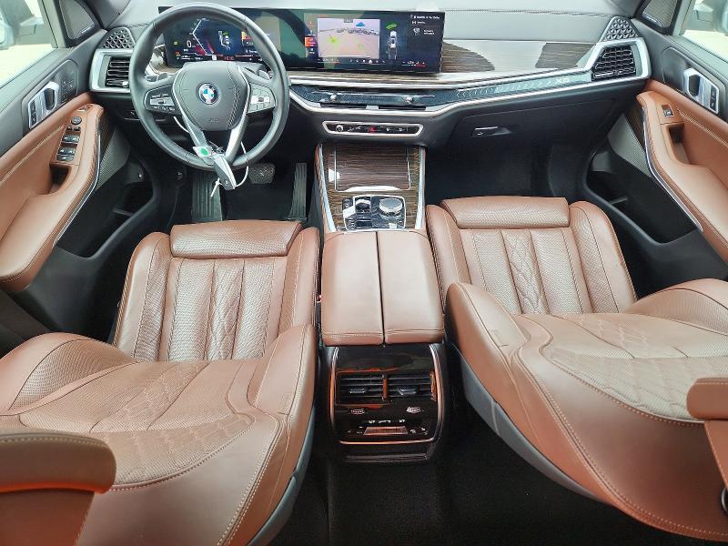 2025 BMW X5 XDRIVE50E — Фото 8 из 13