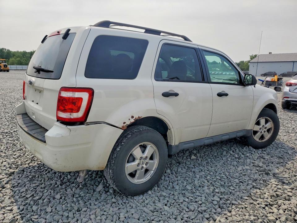 1FMCU0D76AKD48198 2010 FORD ESCAPE photo no. 3